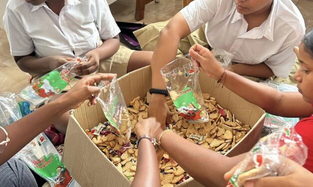 El Espíritu de la Navidad: Estudiantes Llevan Alegría a Niños Vulnerables