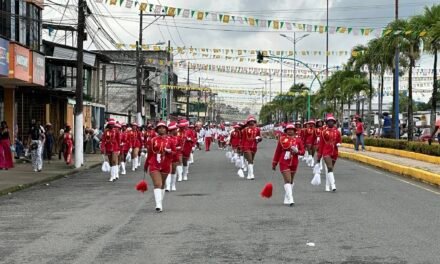 Desfile cívico 10 de agosto.